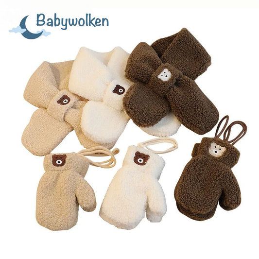 Bäriges Winterset für Babys: Kuschelschal & Handschuhe