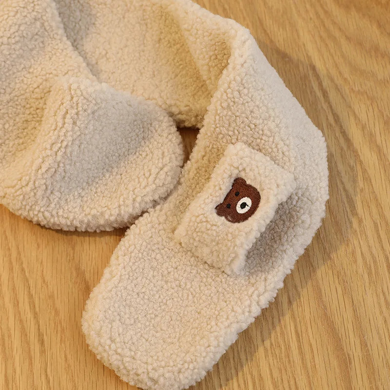 Bäriges Winterset für Babys: Kuschelschal & Handschuhe
