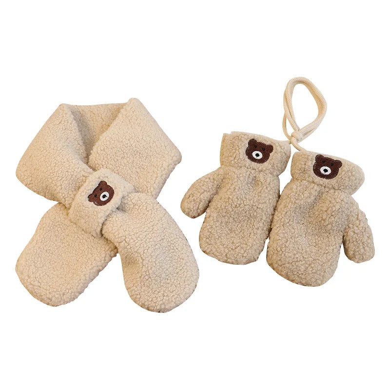Bäriges Winterset für Babys: Kuschelschal & Handschuhe