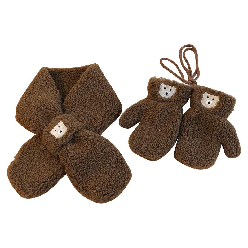 Bäriges Winterset für Babys: Kuschelschal & Handschuhe